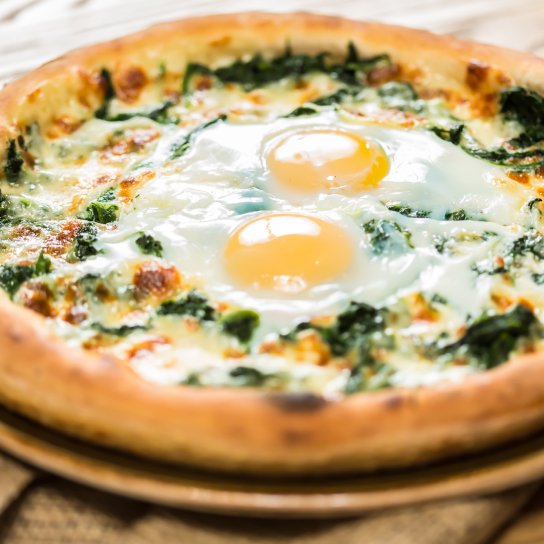 Піца з яйцем