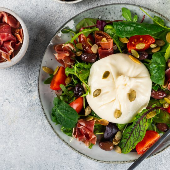 Хлебный салат с бурратой