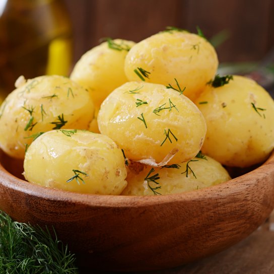 Варена картопля з зеленню