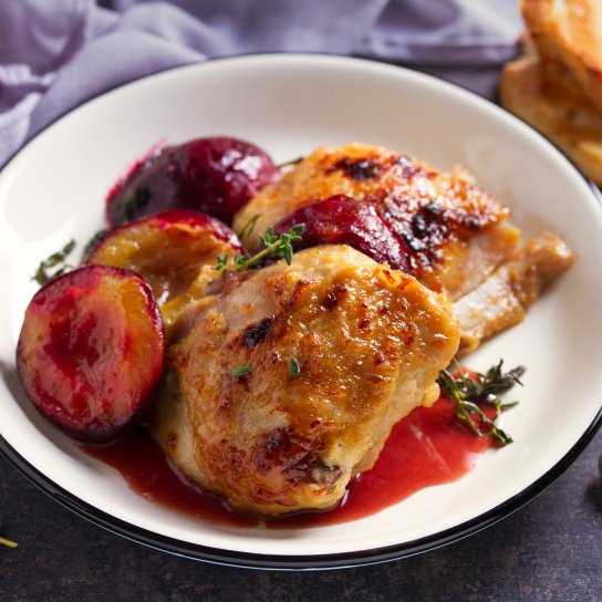 Курячі стегенця під гранатовим соусом рецепт