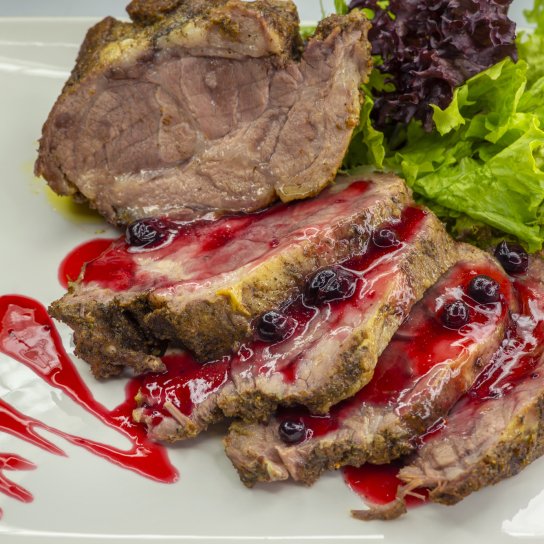 Свинина із соусом зі смородини