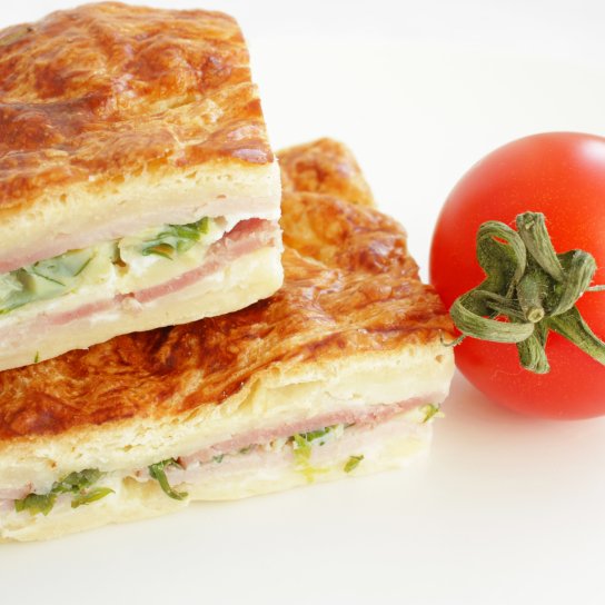 Пиріг з яйцями та шинкою