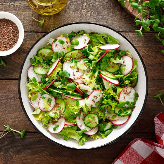 салат із редискою та зеленню