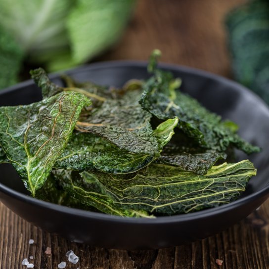 Чипси з мангольда і спецій