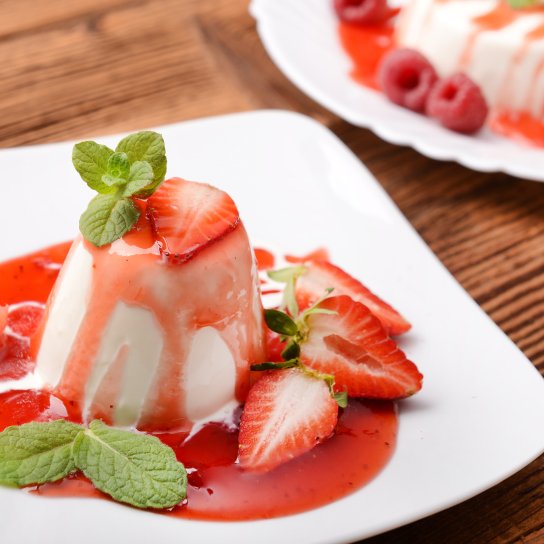 Пана-кота з полуницею