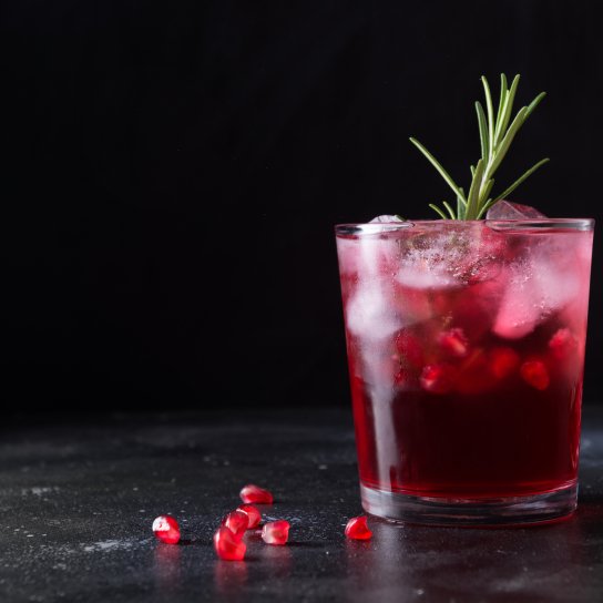 Гранатовый шприцер с розмарином.