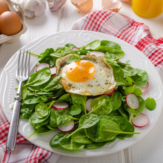 Салат із редискою-гриль та яйцями