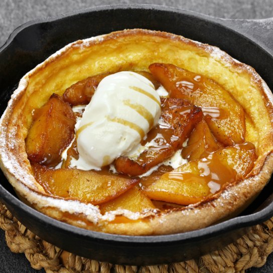 Голландський панкейк з яблуками