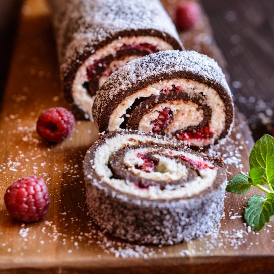 Кокосово-шоколадний рулет