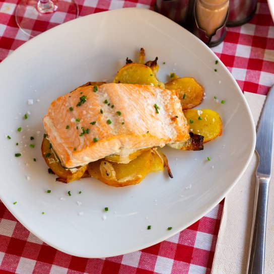 Запечена сьомга з картоплею