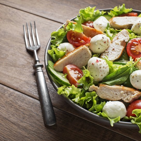 Салат капрезе з курячим філе