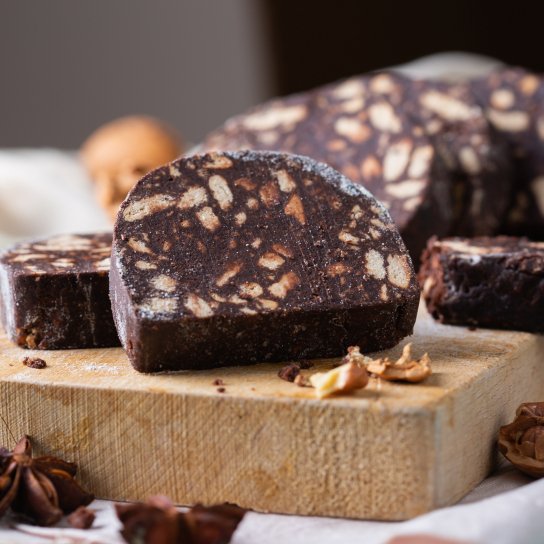 Шоколадна ковбаса на дошці