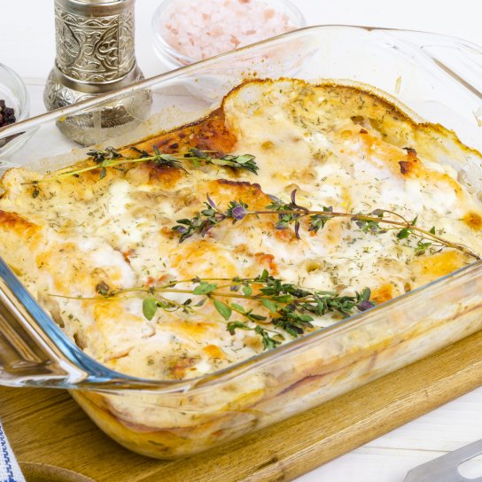 Лосось, запечений з грибами, під вершкоим соусом