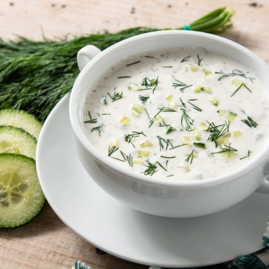 Холодний болгарський суп таратор