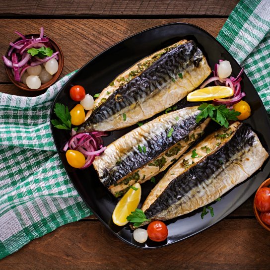 Запечена скумбрія з овочами