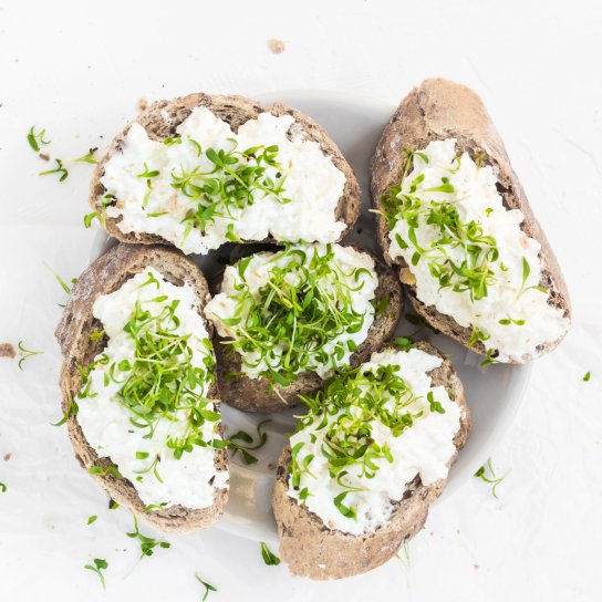 намазки на хліб із зеленню