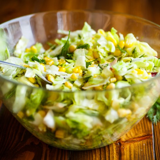 Салат з молодою капустою