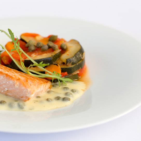 Філе камбали з каперсами і овочами