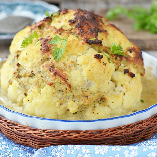 Запечена цвітна капуста з сирним соусом