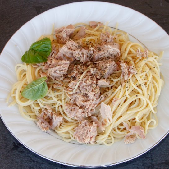 спагеті з тунцем