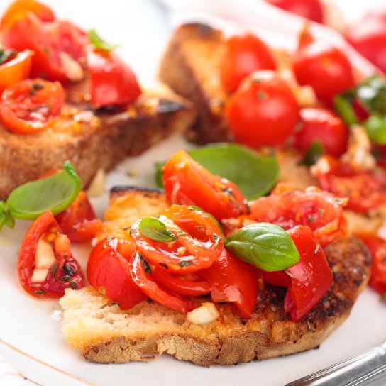 Тост із томатно-часниковим пюре