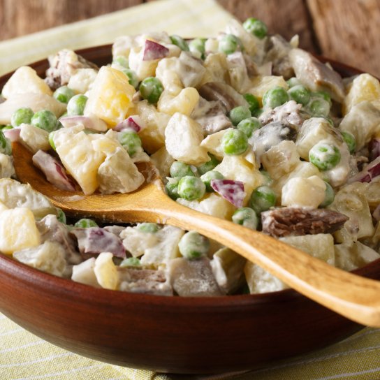 Салат з оселедця та горошку