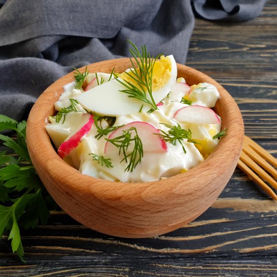 Салат з яйцем і редискою