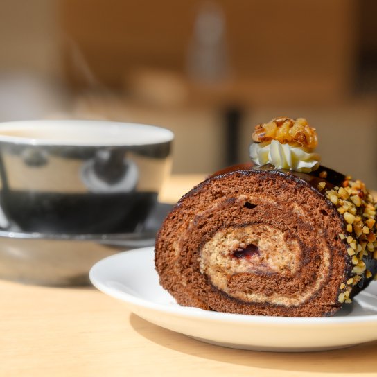 Шоколадний рулет з кокосовим кремом