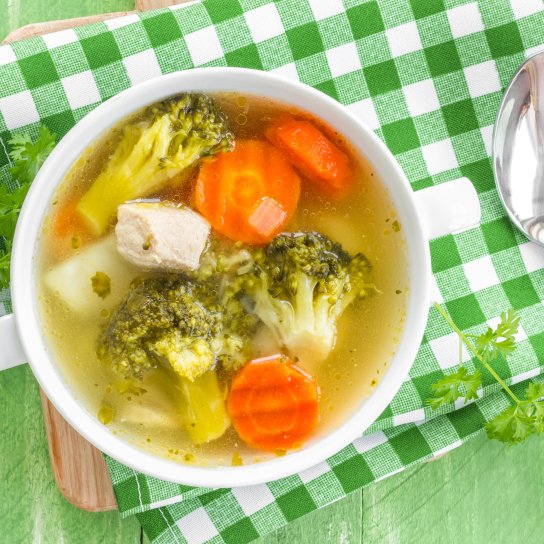 Курячий суп з молодих овочів