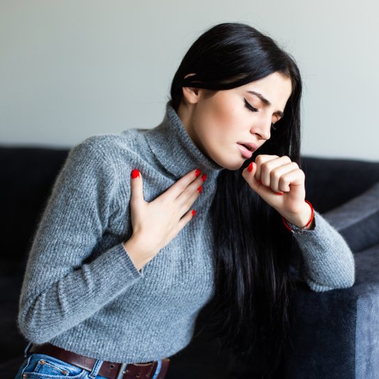 Жінка хворіє