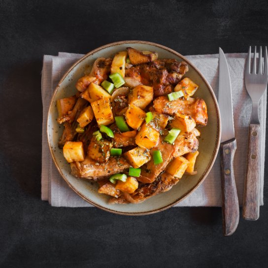 Яловичина з картоплею і овочами