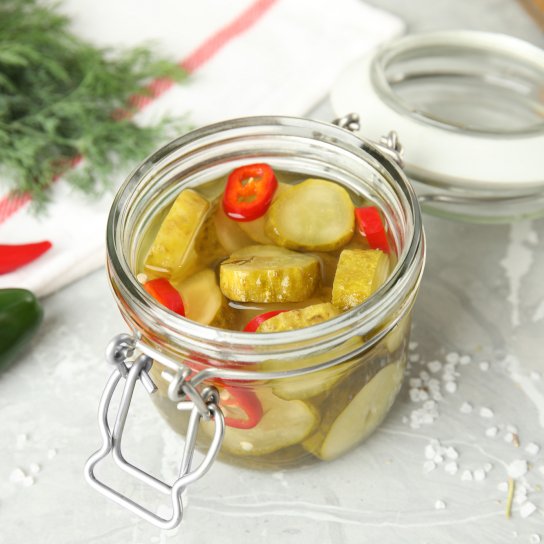 Консервований салат з огірків