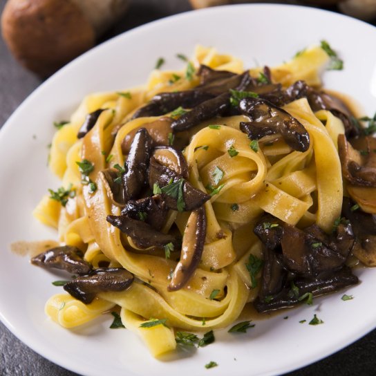 паста з лісовими грибами