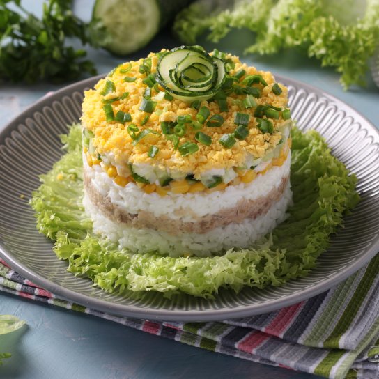 Рисовий салат з чорносливом