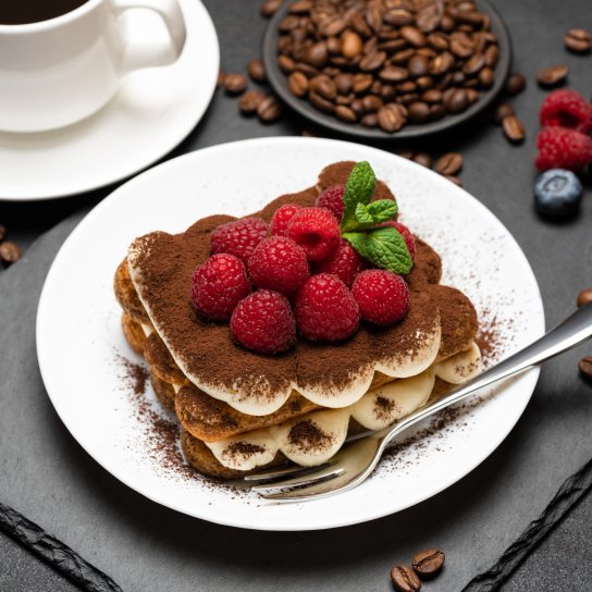 Тирамісу з малиною