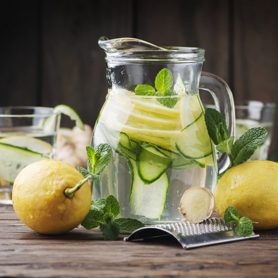 Лимонно-огірковий коктейль з горілкою