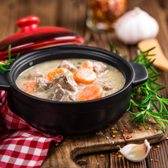 Тушене м'ясо з гірчицею та сметаною