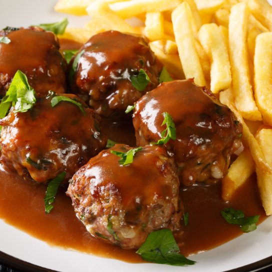 бельгійські фрикадельки з картоплею фрі