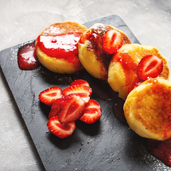 Сирники з полуничною начинкою