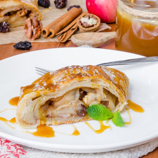 Штрудель з яблуками