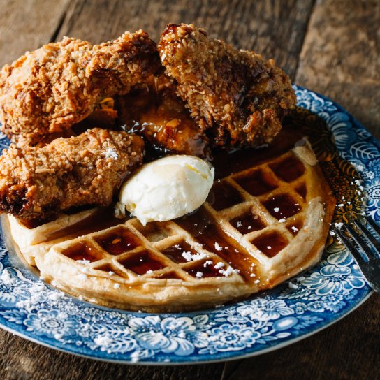 Курка з вафлями на сніданок