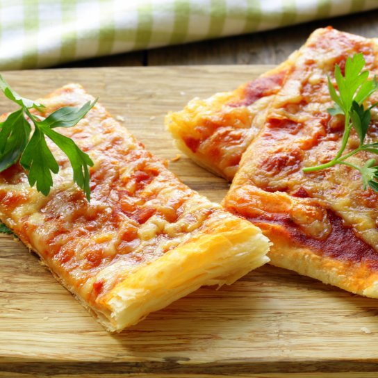 Мініпіци на листковому тісті