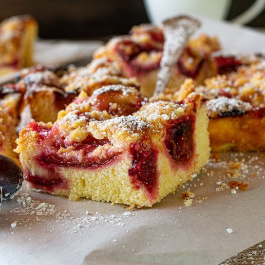 Коблер зі сливами