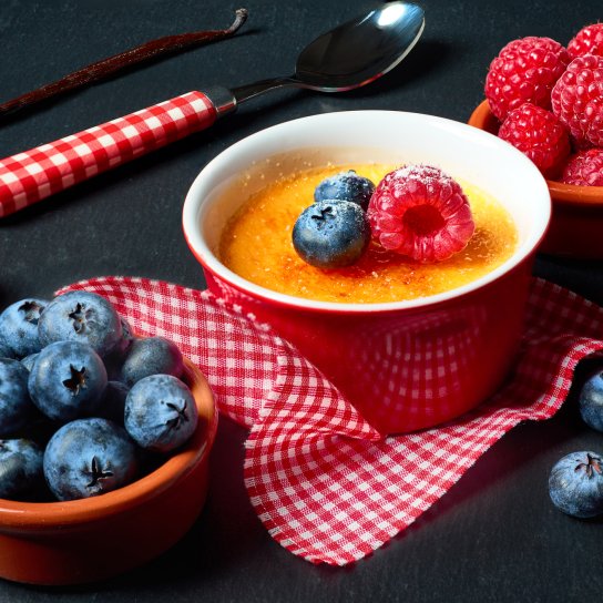 крем-брюле з малиною