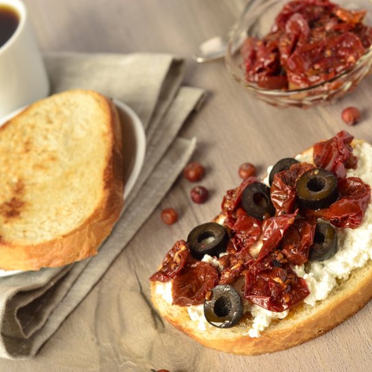 Брускети з в’яленими томатами