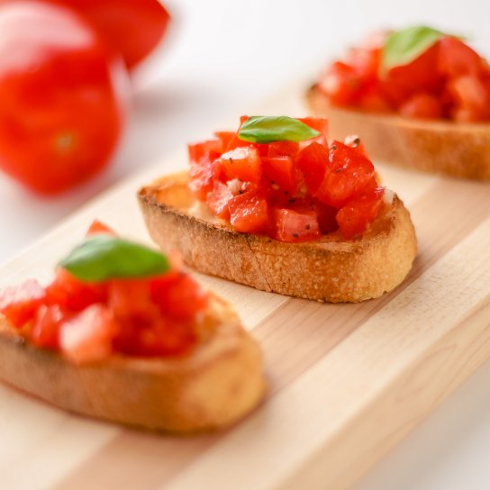 Як приготувати грінки з томатами і часником