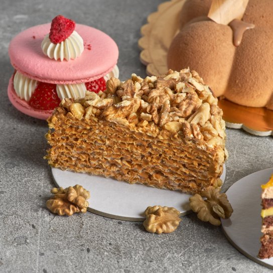 Грильяжний вафельний торт зі згущівкою