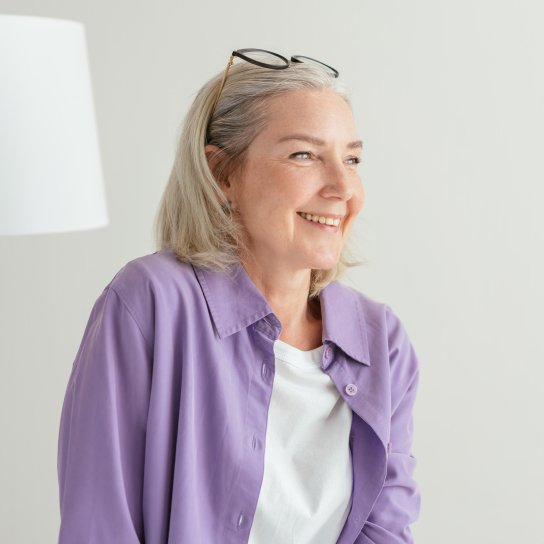 Старша жінка