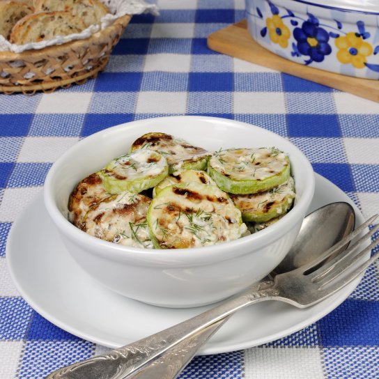 Кабачки, запечені під сиром