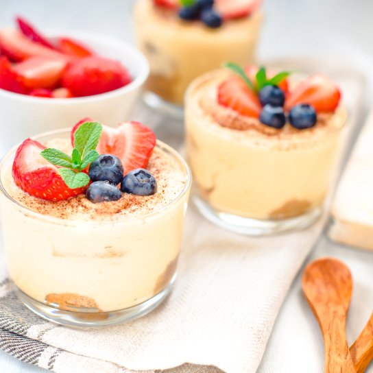 Корисний десерт з рисових хлібців у стилі тирамісу